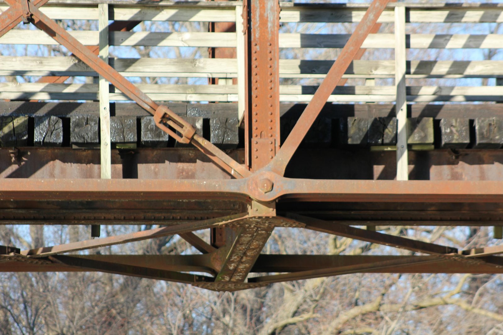 Lower connection